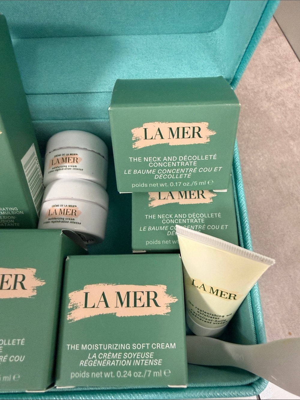 La Mer Aqua-Turquoise Skincare Travel pieces with Serums & Creams - Picture 4 of 6
